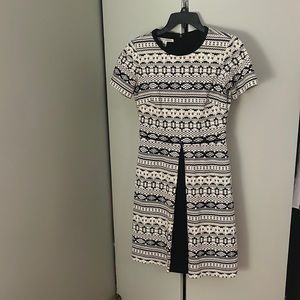 Maggie London black & white pattern fit n flare dress, size 2.
